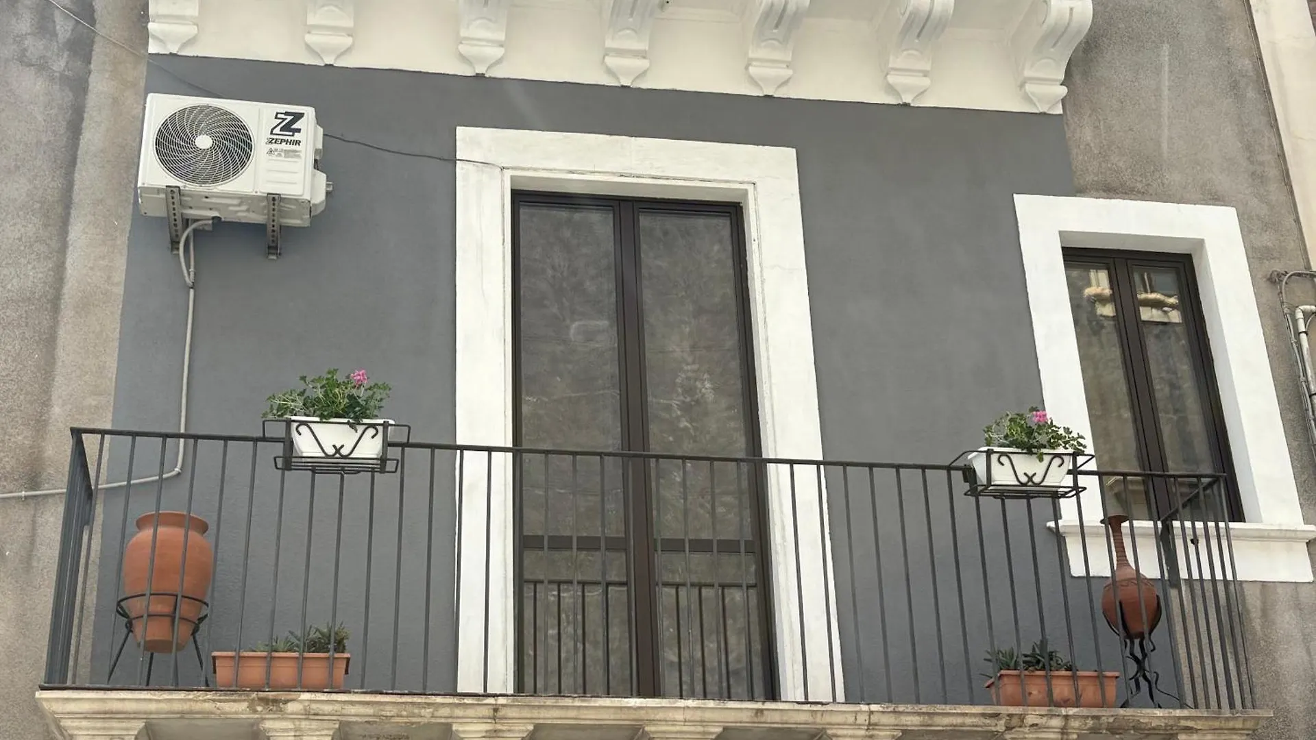 Casa Benedettini Tourist Apartment In Sicily Katanya 0*,  İtalya